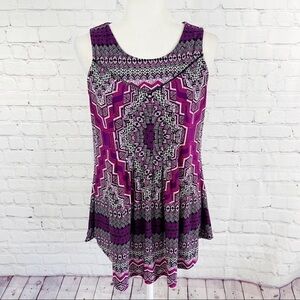ROZ & ALI Purple, Black & White Print V-Neck Sleeveless Pleated Blouse - MEDIUM